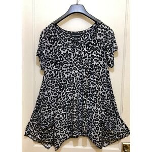 Isabella Rodriguez Leopard Print Tunic Top Women L Sharkbite Hem Pockets Lagen